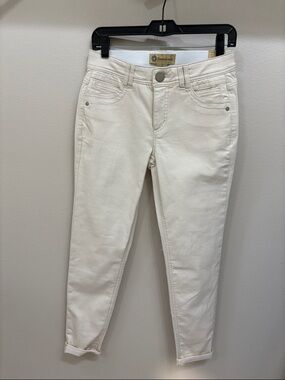 NWT Democracy “Ab” Technology mode rise Ankle Slim cream colored Jeans size 2